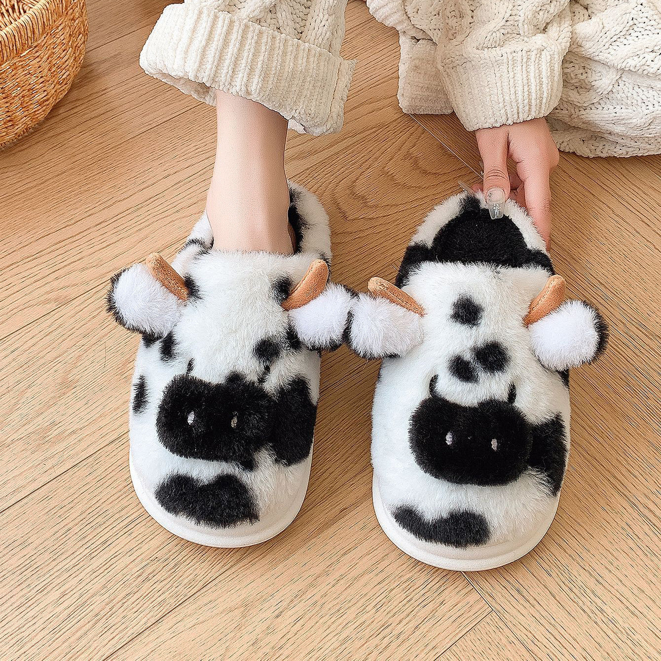 Cute Cow Plush Slippers – Warm, Fuzzy, Non-Slip Indoor Shoes for Winter Comfort