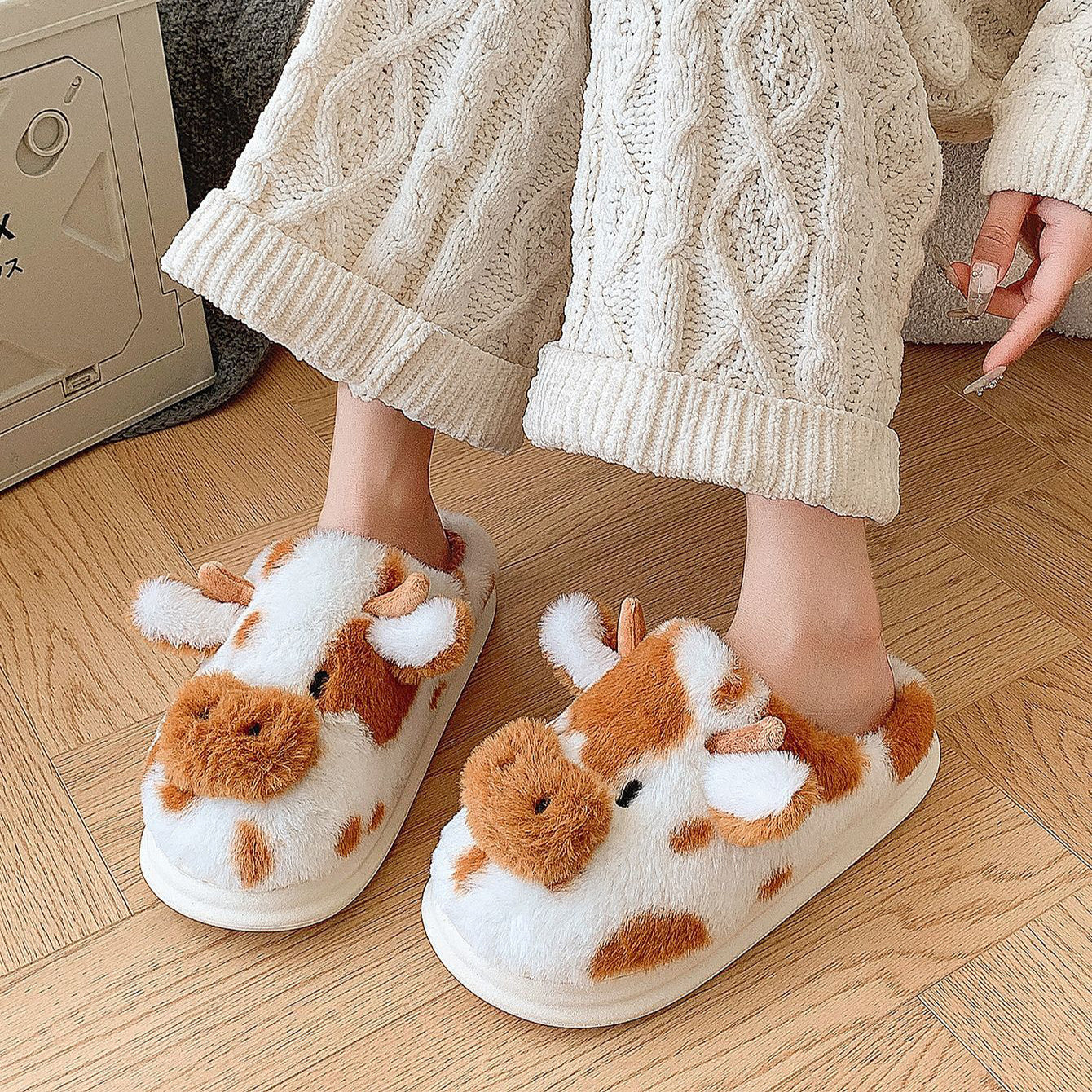 Cute Cow Plush Slippers – Warm, Fuzzy, Non-Slip Indoor Shoes for Winter Comfort